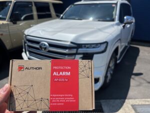 ランクル300　IGLA ALARM取り付け