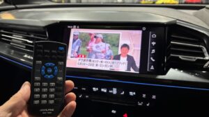 アウディ　Q4　TVチューナー取り付け