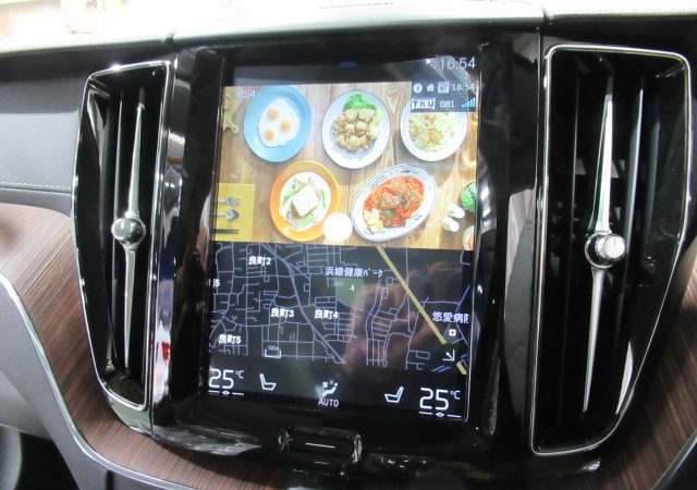 ボルボ　XC60　地デジチューナー、DVDデッキ取り付け