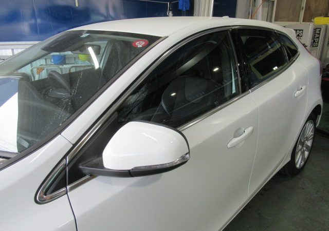 ボルボ V40 メッキモール研磨