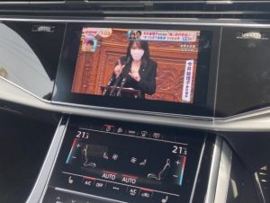 アウディ　Q7　TVキャンセラー取り付け