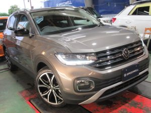 VW Ｔ－ＣＲＯＳＳ　ボディーコーティング＆リアウィンドウフィルム貼り付け施工