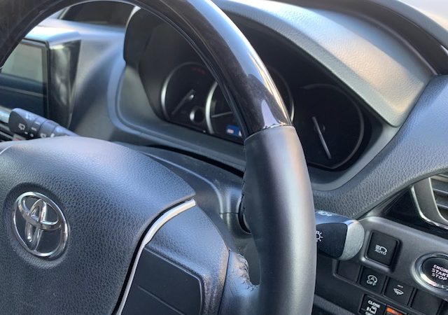 トヨタ　エスクァイア　ステアリングリペア(補修)