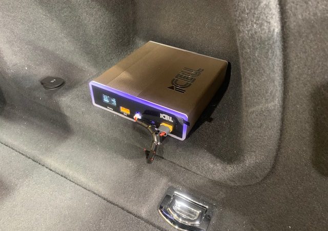 アウディ　A5(8T)　ドライブレコーダー、駐車監視用バッテリー取り付け