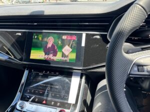 アウディ　SQ7 　TVキャンセラー取り付け