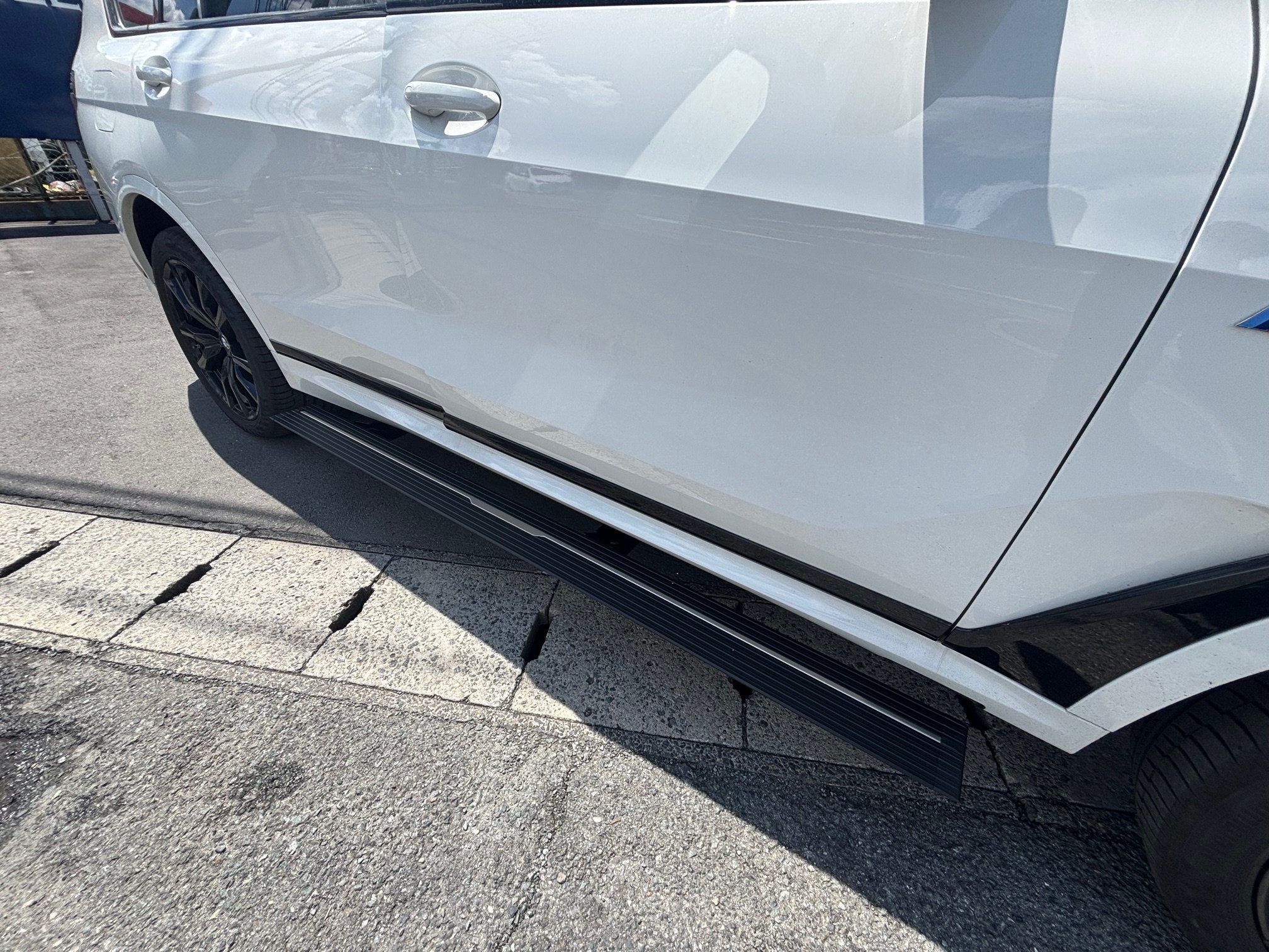 BMW X7 電動サイドステップ取り付け - スピードウェル|speedwell