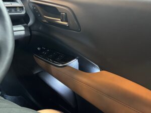 トヨタ　クラウンスポーツ　インテリアイルミネーション取り付け