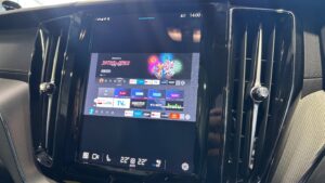 ボルボ　XC60　地デジチューナー、FireTVStick取り付け