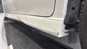 ホンダ　NBOX　サイドスポイラー交換