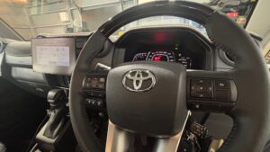 トヨタ　ランクル70　ステアリングスイッチ取り付け
