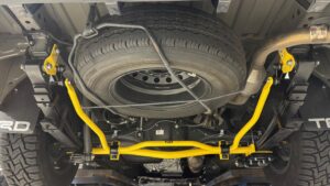 トヨタ　ハイエース　リアスタビライザー、増しリーフ取り付け