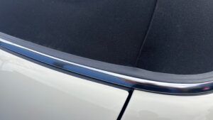 BMW　ミニ　リアモール取り換え