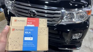 トヨタ　ランクル200　カーセキュリティ　IGLA2+、KLB取り付け