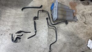 アウディ　Q5　ウォーターパイプ交換