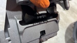 BMW MINI クラブマン　エンジンマウント交換